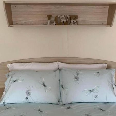 Home From Home Caravan Hire Havens Thorpe Park คลีทอร์ปส์ ภายนอก รูปภาพ