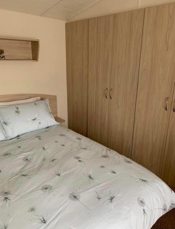 Home From Home Caravan Hire Havens Thorpe Park คลีทอร์ปส์ ภายนอก รูปภาพ