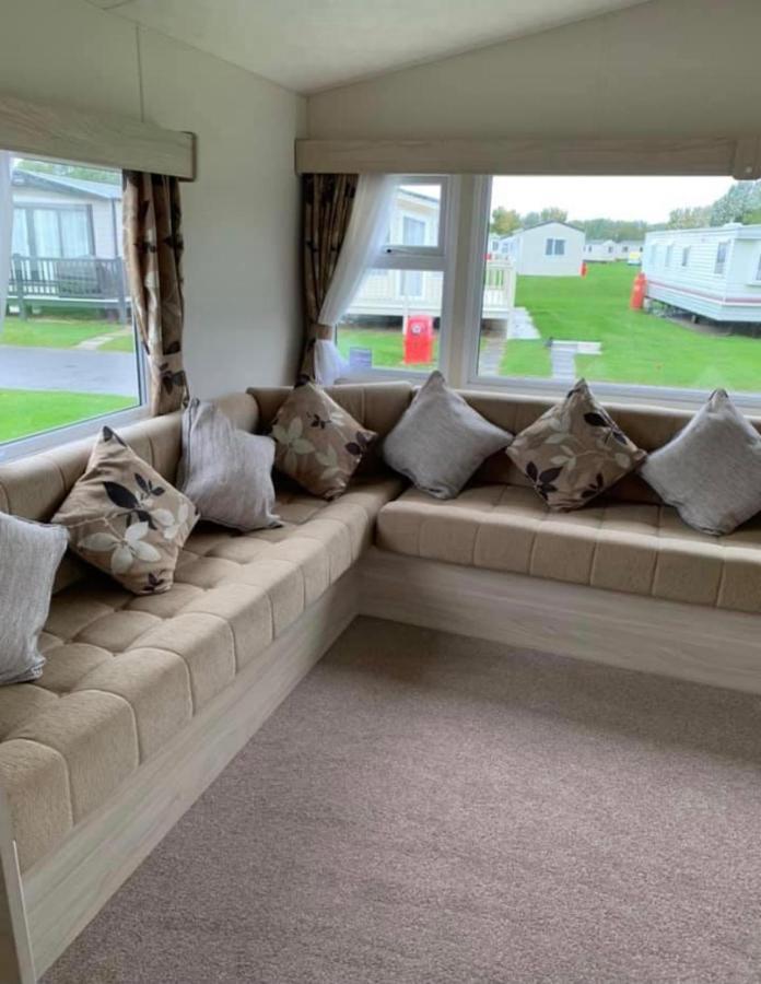 Home From Home Caravan Hire Havens Thorpe Park คลีทอร์ปส์ ภายนอก รูปภาพ